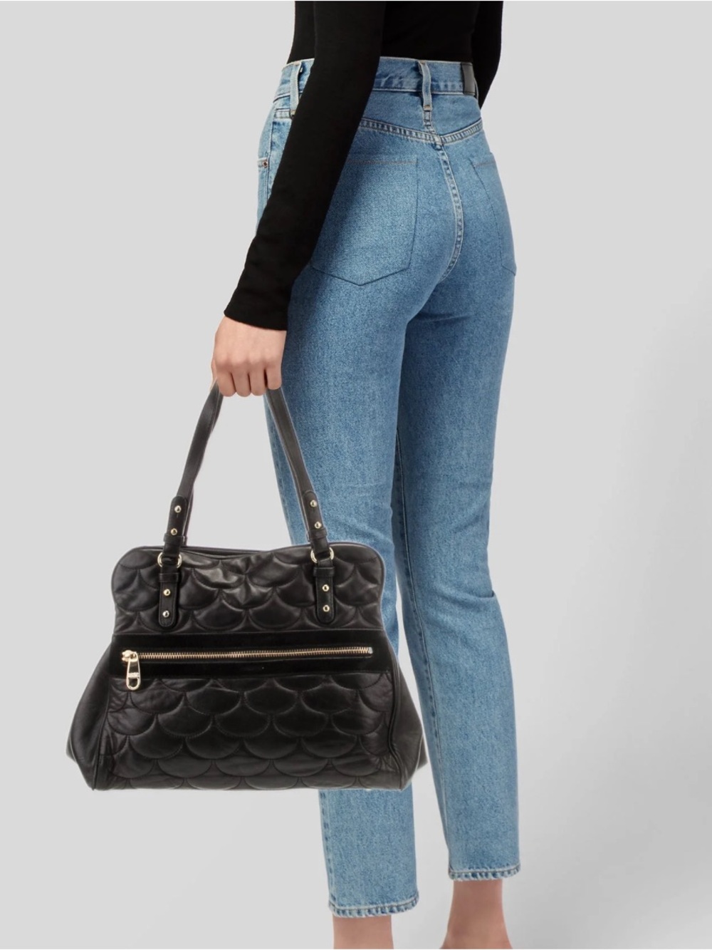 Badgley Mischka Leather Black Quilted Scallop Gold Hardware Shoulder Bag - Picture 2 of 14